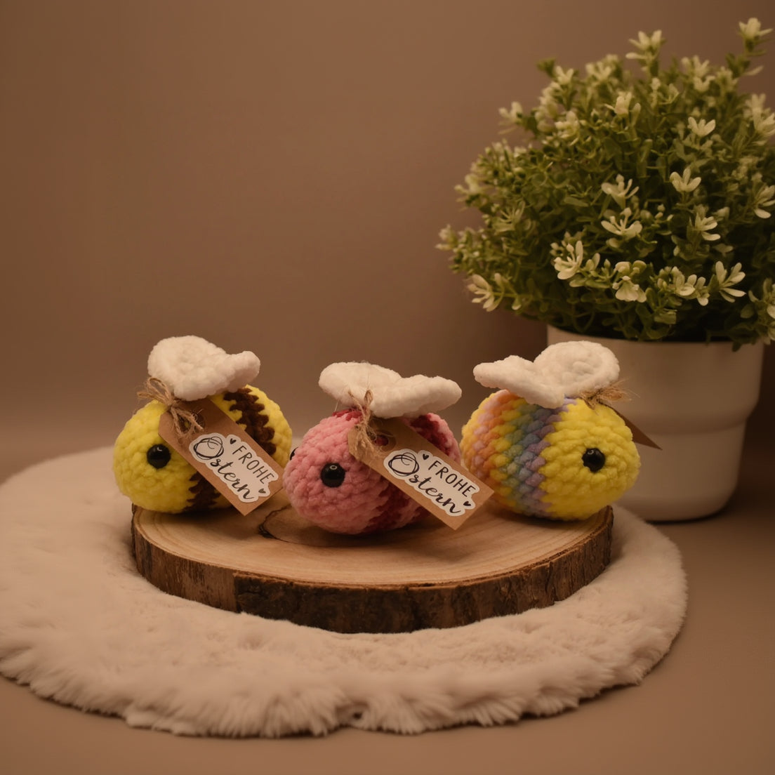 Biene mit Ostergruß | Häkeltier