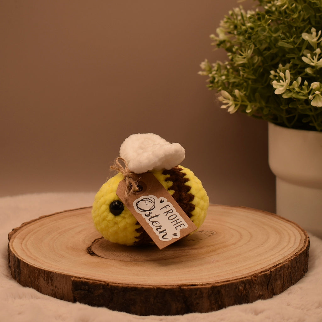 Biene mit Ostergruß | Häkeltier